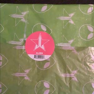 Jeffrey star alien eyeshadow